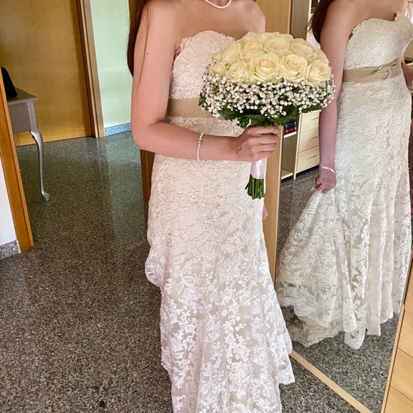 Wedding dress from Maggie Sottero! - Picture 6 of 6